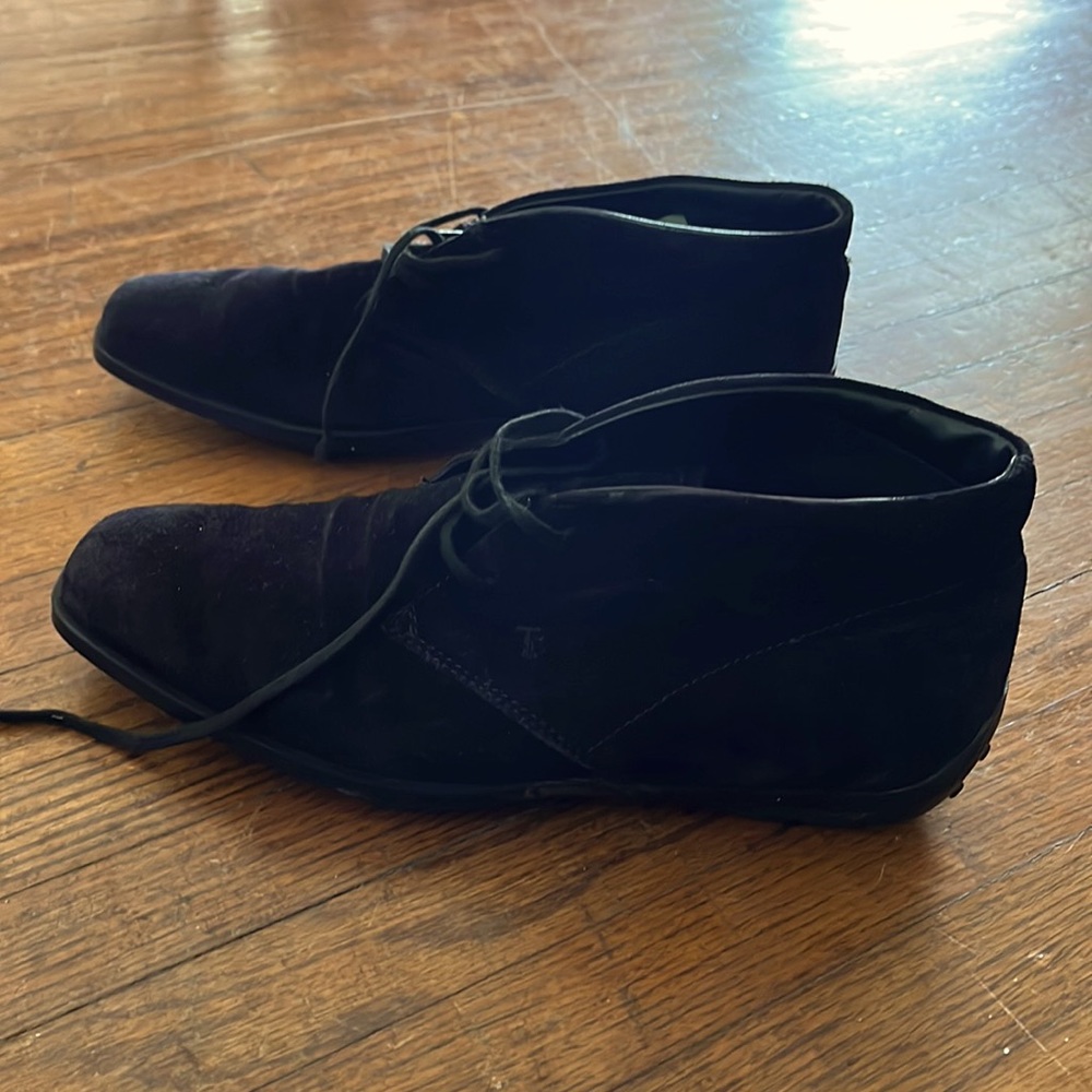 EUC Tod's suede sport boots comfortable and beautiful versatile lace up!